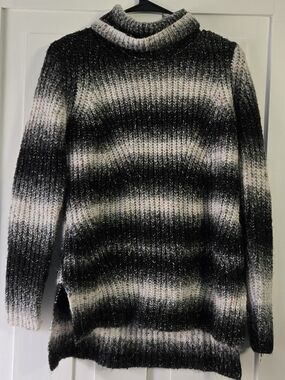 Design 365 Striped Black and White Turtleneck Women's Small Sweater